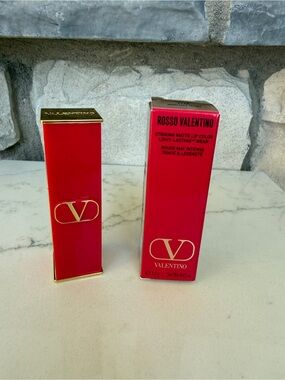 Authentic Valentino Rosso Valentino Matte Lipstick in shade 111A Undressed Velve